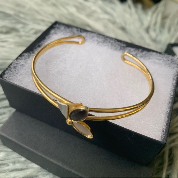 Vintage Gold Toned Bracelet - Picture 3 of 8